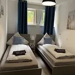 Apartman 3 - 20 Km Dus Airport/messe *
